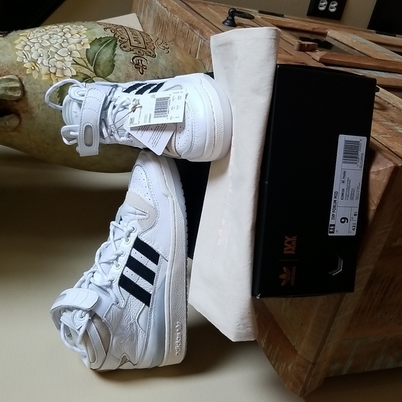 IVY PARK Other - NWT Ivy Park Forum Mid Shoes - SZ M9/W10
